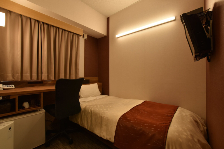 Bedroom 2, Asahikawa Sun Hotel, Asahikawa