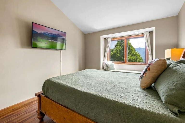 Room 5, Reed's Retreat, Sevier