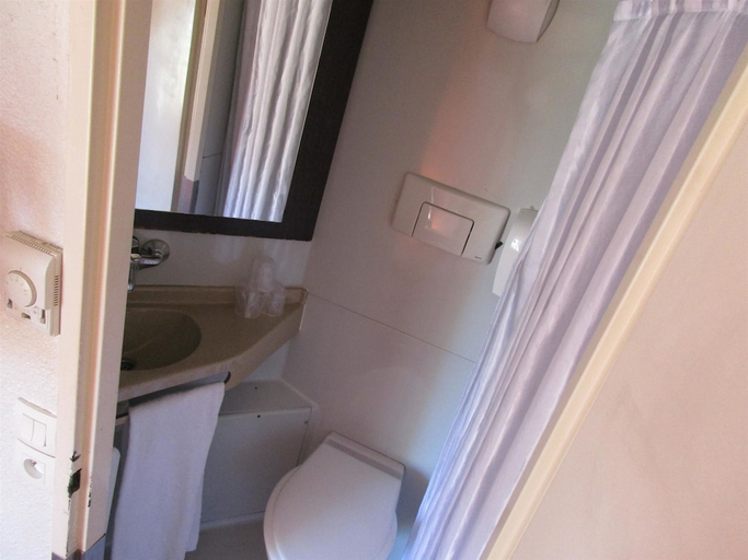 Bathroom, Première Classe Avignon Nord - Le Pontet, Vaucluse