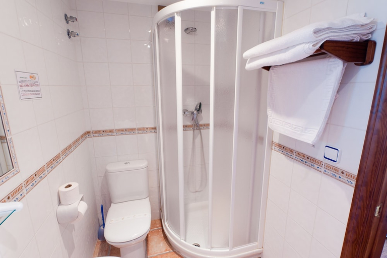 Bathroom, Hotel Costa de Rodiles, Asturias