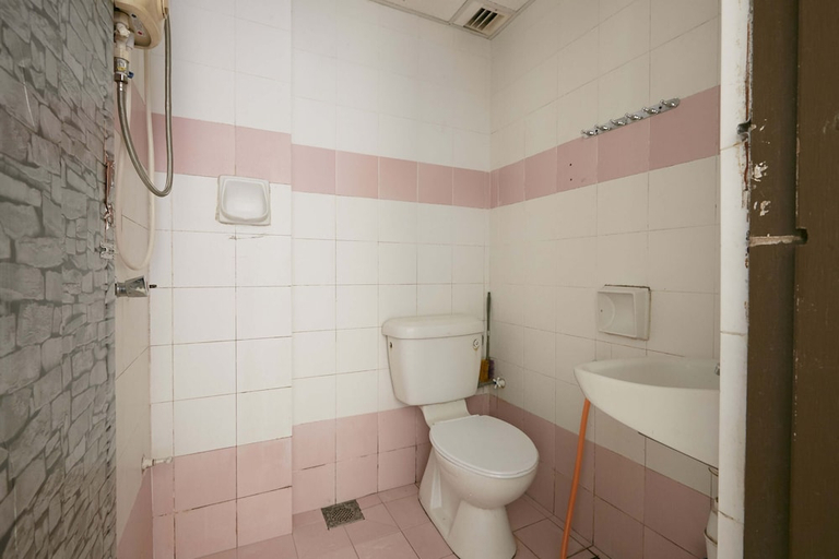 Bathroom 3, Jc Sunshine Bay Resort Port Dickson, Port Dickson