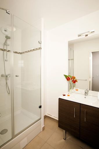 Bathroom 5, Séjours & Affaires Paris Bagneux, Hauts-de-Seine