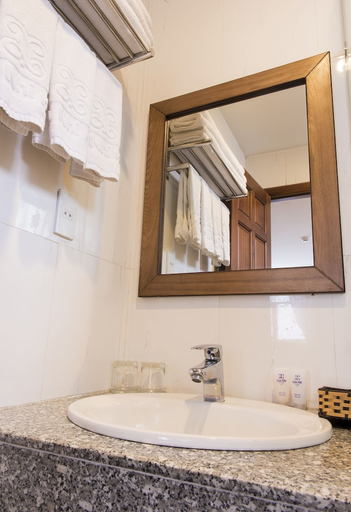 Bathroom 3, Lan Nhi Hotel, Da Nang