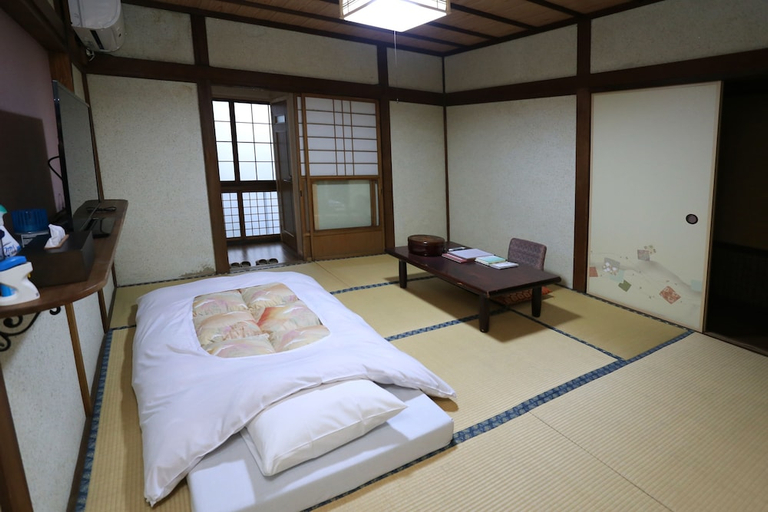 Bedroom 2, Hinoderyokan, Ise