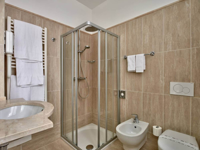 Bathroom 5, Hotel Bellavista, Como