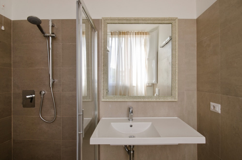 Bathroom 3, Villa Del Sole, Siena