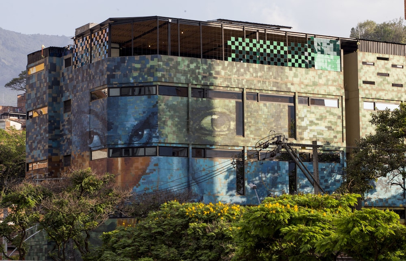 Exterior & Views