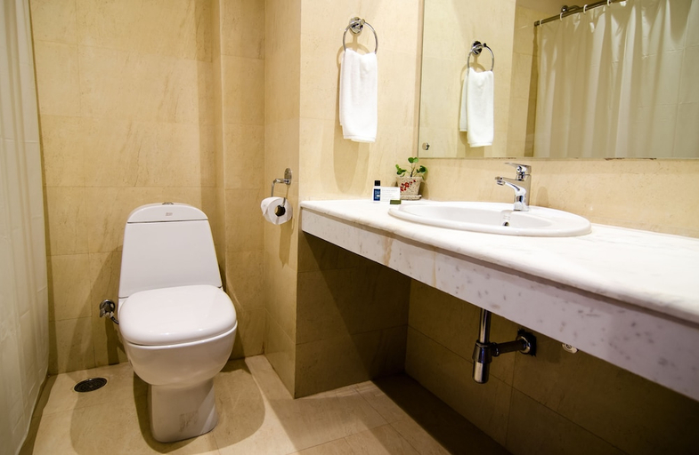 Bathroom 3, Gakyil, Chang