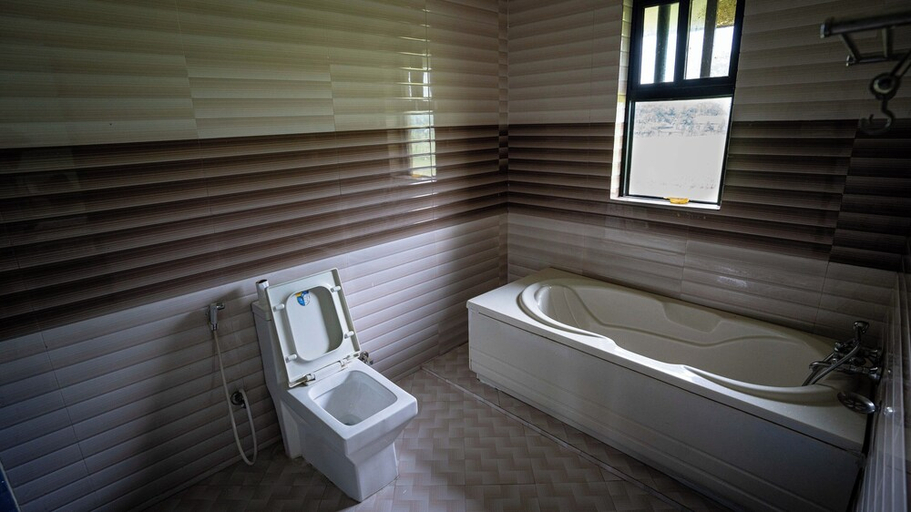 Bathroom 4, Wildlife Adventure Resort, Narayani