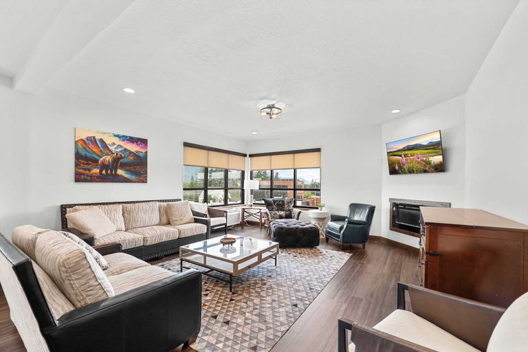 Others 4, Downtown Penthouse Condo For 4!, Flathead