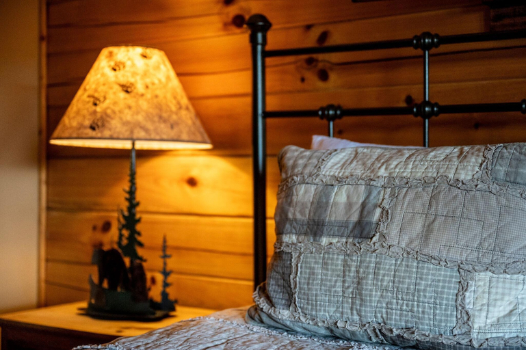 Room 3, Some Peak Somewhere Cabin, Sevier