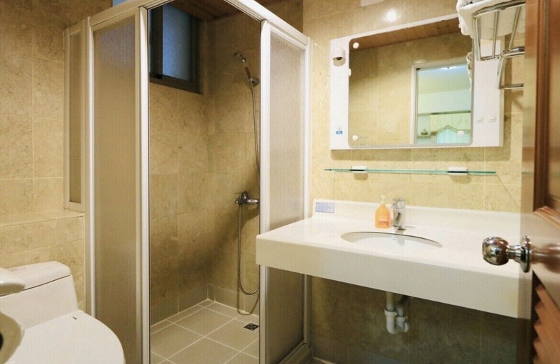 Bathroom 5, Warner Leisure Hotel, Pingtung