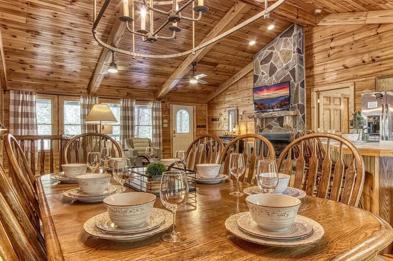 Dining 2, Cades Cove Escape, Blount