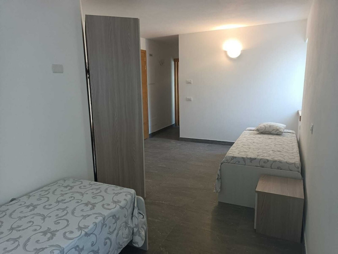 Bedroom 2, Albergo Gufo Depandance, Sondrio