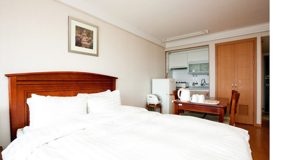 Bedroom 2, Sono Del Pino, Goseong