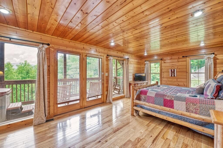 Room 4, Luxury Lookout, Sevier