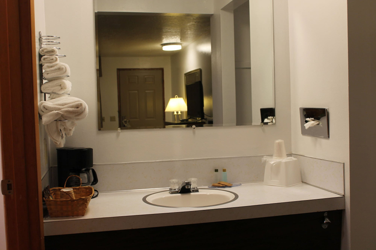 Bathroom 3, Americas Best Value Inn Boardman, Morrow