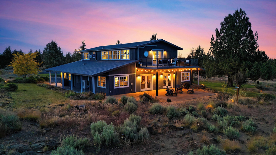 Primary image, Cascade Crest by Avantstay Game Room + Bar + Mountain Views Near Sisters + Bend, Deschutes