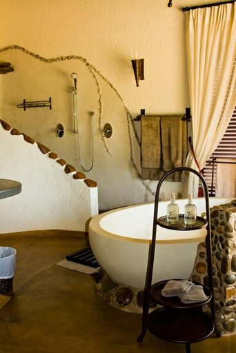 Bathroom 4, Tanamera Lodge, Ehlanzeni