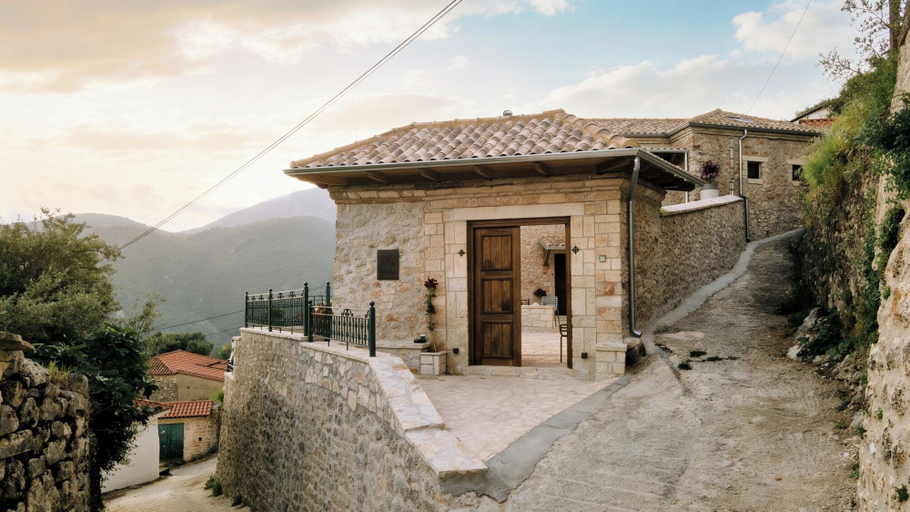 Terrace/patio 5, Valaes Guest House, Epirus