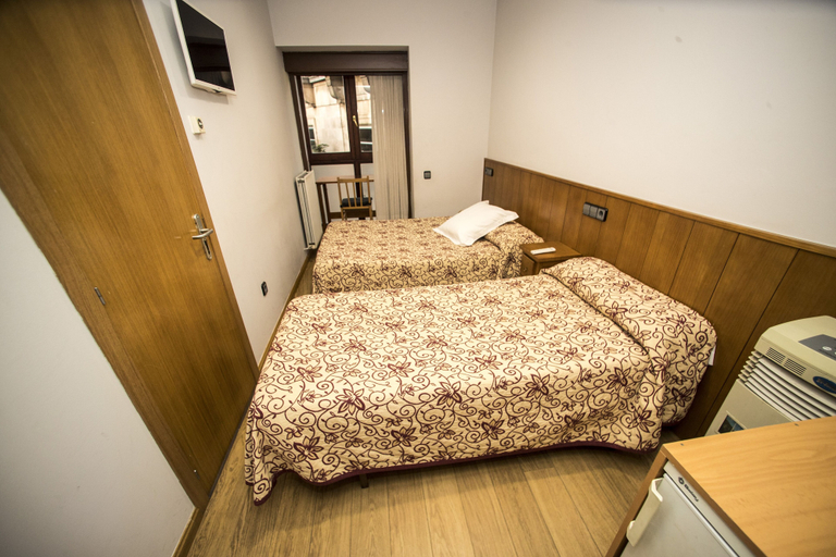 Bedroom 4, Hostal Caballeros, Soria