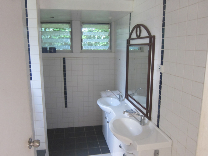 Bathroom 3, Raina Beach Apartments, Rorotonga