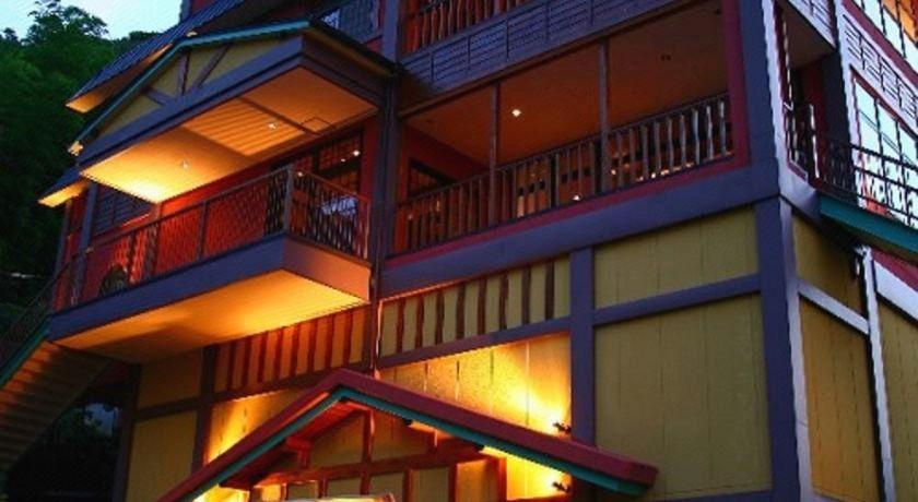 Exterior & Views