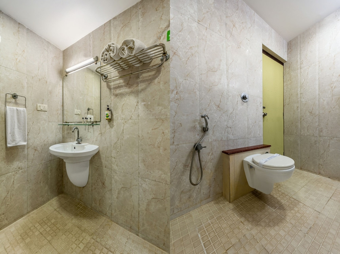 Bathroom 3, Treebo South Avenue, Puducherry