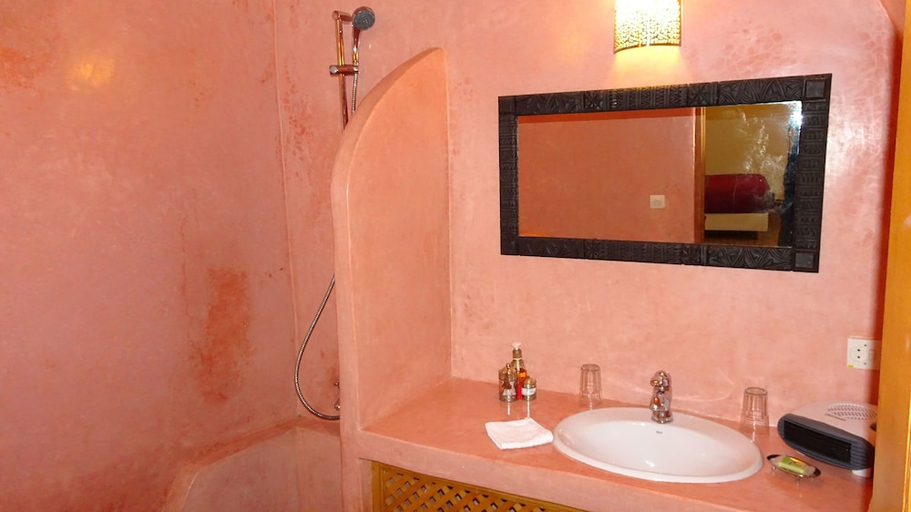 Bathroom 4, Riad Sabah, Fès