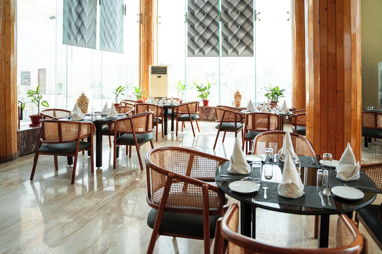 Food & Drinks 4, The Solitaire, Dehradun