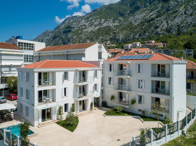 Others 3, Apartments Maison W