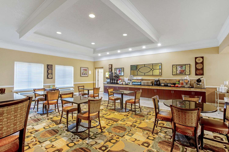 Food & Drinks 4, Stay Express Inn & Suites - Mobile, AL, Mobile