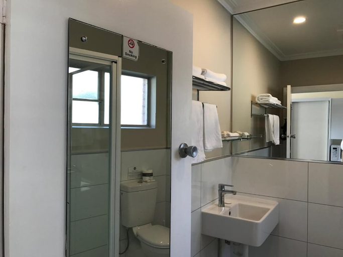 Bathroom 3, Burnie Airport Motel, Waratah/Wynyard - Pt A