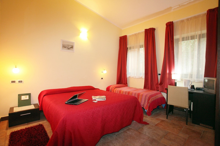 Bedroom 3, CASALE ROMANO RESORT, Messina