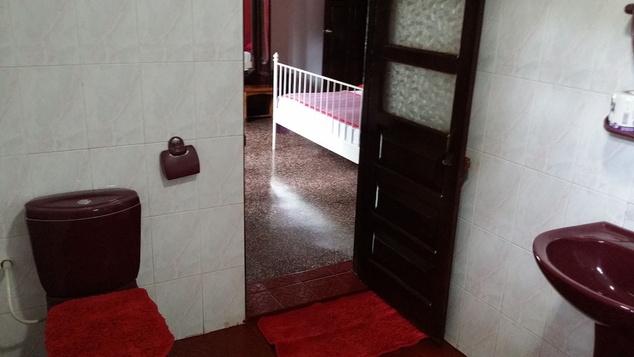 Bathroom 2, Village Villa Home Stay, Kundasale
