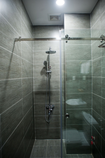 Bathroom 3, The White Guest House, District 1