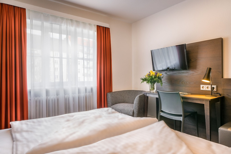 Bedroom 3, Signature Hotel Astoria Hamburg, Hamburg
