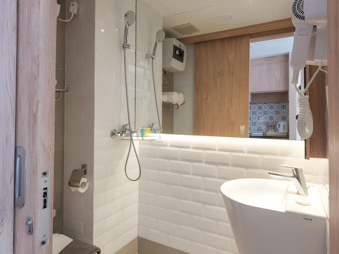 bathroom 4