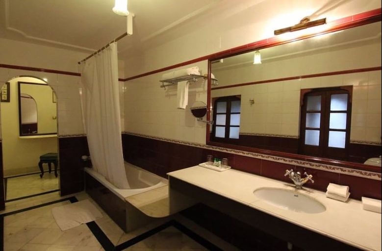 Bathroom, The Laxmi Niwas Palace, Bikaner