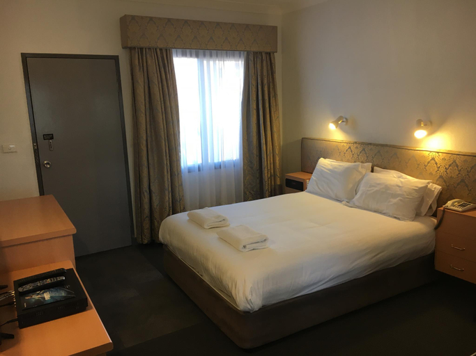 Bedroom 2, SPA VILLAGE TRAVEL INN, Moree Plains