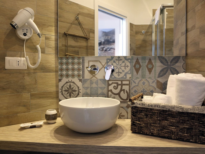 Bathroom 3, DIMORA DIAMANTE room&breakfast, Napoli