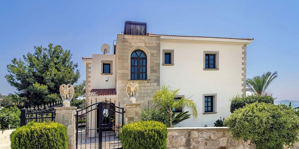 Others 5, Away-from-it-all, Exceptional Sea Views Sleeps 10