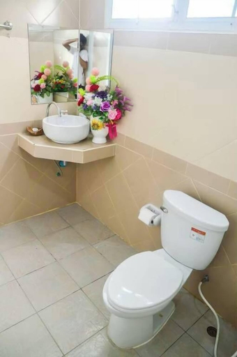 Bathroom 4, Rimpu Hill Resort, Sattahip