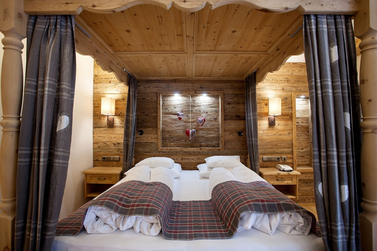 Bedroom 3, Verwohnhotel Kristall, Schwaz