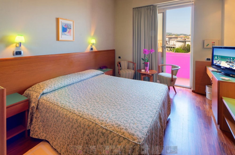 Bedroom 2, SENBHOTEL, Ancona