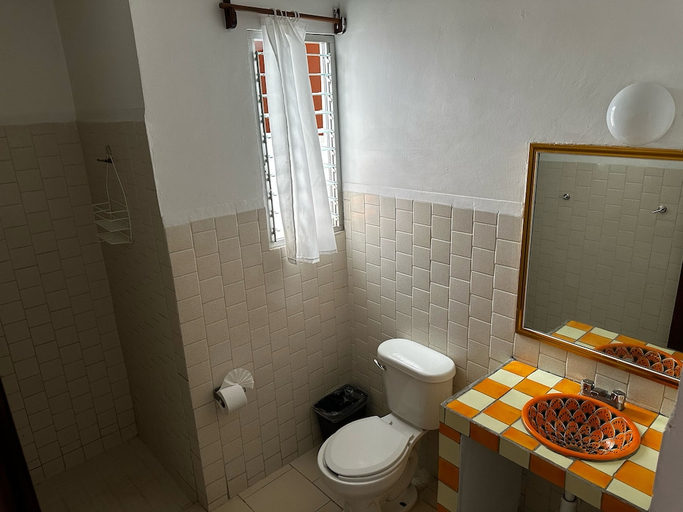 Bathroom 5, Hotel Casablanca, Dist. Pochutla