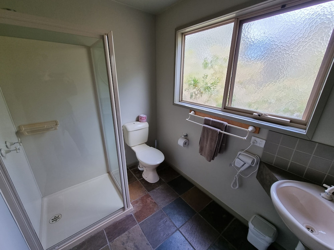 Bathroom 3, D'Altons Studios, N. Grampians - Stawell