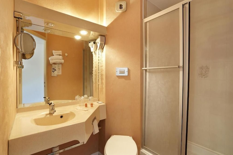 Bathroom 4, The Originals City, Hôtel Ikar, Blois Sud, Loir-et-Cher