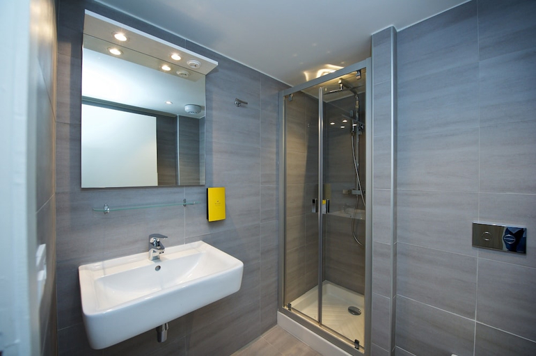 Bathroom 4, Staycity Aparthotel Lyon Garibaldi, Rhône