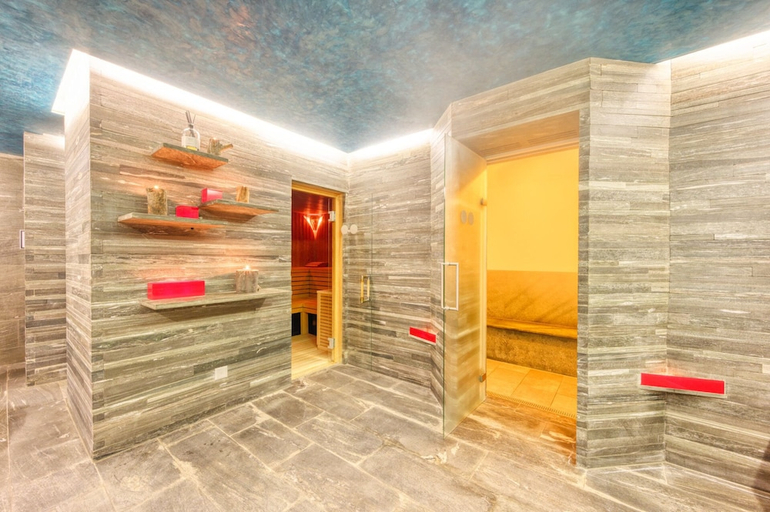 Others 3, Hotel & Solebad Arca, Visp